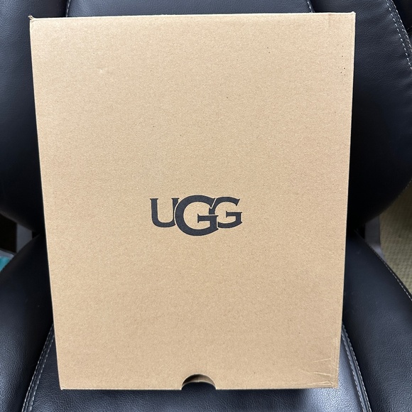 NIB! UGG Women's Boots Mini Toscana Cuff Sheepskin In Gray Size US8/EU39 1102991 - Picture 10 of 10